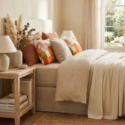 Cuscino arredo floreale dai colori caldi ed autunnali collezione Penelope