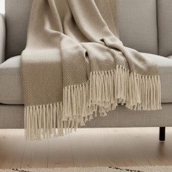 Plaid naturale con frange ispirato a Chirone