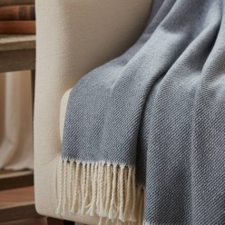Plaid naturale con frange ispirato a Chirone