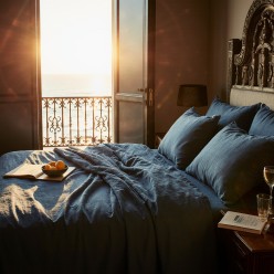 Completo Letto in Puro Lino Nyx & Hemera – Collezione Miti Mediterranei