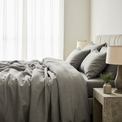 Completo Letto in Puro Lino Le Ore – Bianco, Beige, Tortora e Grigio