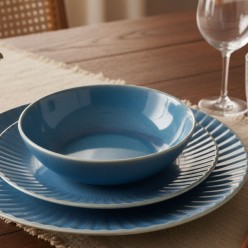 Servizio Piatti Blu Oltremare – Collezione Artigianale per Momenti d'Autore