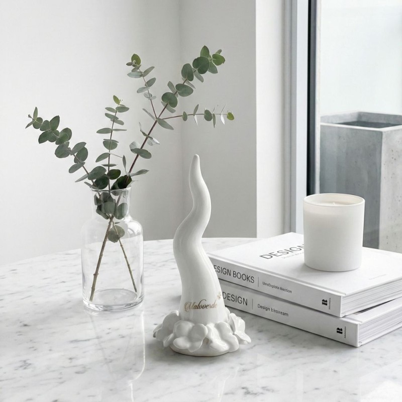 Melaverde: Corno Bianco in Capodimonte – Eleganza e Fortuna per la Casa (14 cm)
