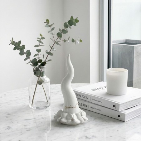 Melaverde: Corno Bianco in Capodimonte – Eleganza e Fortuna per la Casa (14 cm)