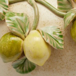 L'Essenza del Mediterraneo: Vaso Anfora "Freaky" con Limoni in Rilievo EDG