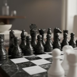 Scacchiera Artigianale in Marmo Nero e Bianco – Set Luxury con Valigia