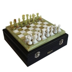 Scacchiera d'Autore in Marmo e Onice Verde con Valigetta Luxury | Lemoire Home
