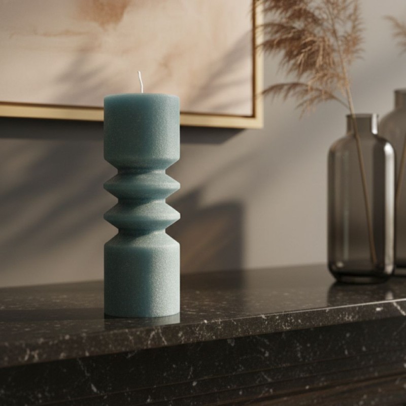 IOTA – Candela Scultorea Totemica | Collezione GEO IOTA – Candela Scultorea Totemica | Collezione GEO