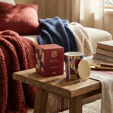 Calore Astratto: Candela EDG Hypnotic Moroccan Amber – Un’Esplosione di Colore e Note Ambrate