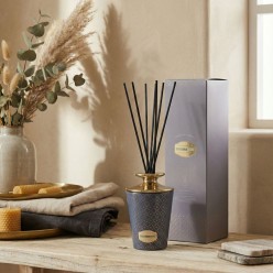 Oud Enigma: L’Oro Nero della Profumeria nel Diffusore più Prestigioso di EDG