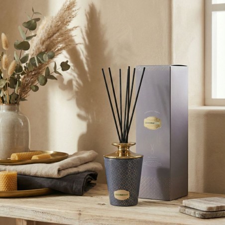 Oud Enigma: L’Oro Nero della Profumeria nel Diffusore più Prestigioso di EDG