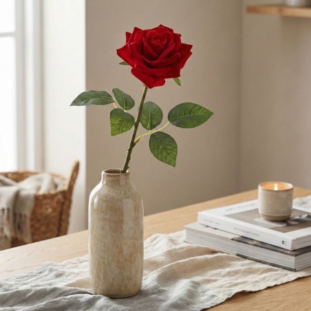 Passione Vellutata: Rosa Artificiale "Velvet Red" – Un'Icona di Eleganza Eterna
