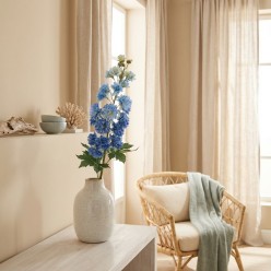 Ramo di Delphinium Artificiale EDG con Foglie - Fiori Blu Polvere, H 76 cm