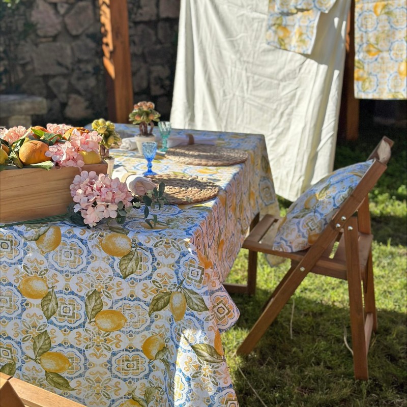 Collezione di tovagliato ispirata ai colori e ai sapori della città di Napoli in puro cotone