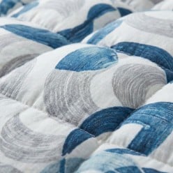 Soffio di Eleganza: Avvolgi il tuo Riposo nella Carezza del Raso Zefiro