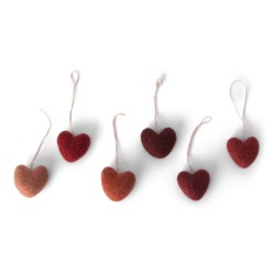 Mini Cuori in Feltro Dusty Red: Artigianato Etico da Appendere