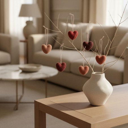 Mini Cuori in Feltro Dusty Red: Artigianato Etico da Appendere