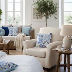Cuscino arredo in stile maiolica mediterranea – Un tocco d’arte della linea Scilla