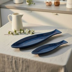 Piatto Decorativo Kaleb in Dolomite: Silhouette Pesce Blu Intenso