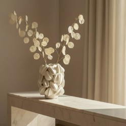 Vaso Carambola in Ceramica Bianca: Eleganza Lemoire Home