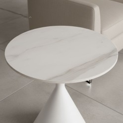 Collezione Tavolini Joona: Design Scultoreo in Gres Porcellanato e Acciaio Bianco
