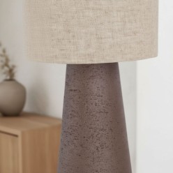 Lampada Marara: Scultura in Fibra di Vetro e Lino Brown - H65,5 cm