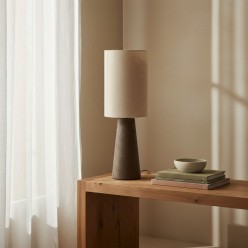 Lampada Marara: Scultura in Fibra di Vetro e Lino Brown - H65,5 cm