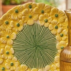 Piatto Decorativo in Ceramica Artistica: Fiori in Rilievo