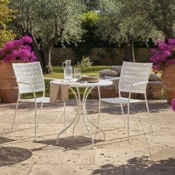 Tavolo Outdoor Minerva: Design Traforato a Felce in Acciaio Bianco