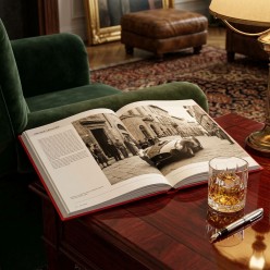Ferrari: Sculpting Speed | Edizione Deluxe in Pelle Lemoire Home