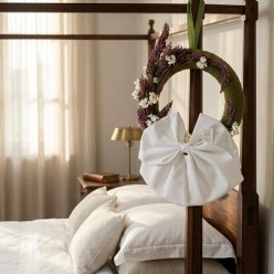 Fuoriporta Artigianale con Fiocco in Cotone e Fiori – Ghirlanda Personalizzabile Lemoire Home