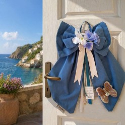 Fiocco Decorativo Artigianale in Cotone Azzurro con Farfalla Ricamata - Collezione Doris