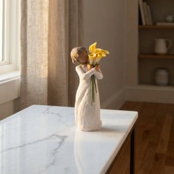 Statua Willow Tree With Gratitude - Scultura Calla Gialla Resina