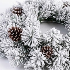 Corona Natalizia Arves Innevata 60 cm: l'Inverno firmato Lemoire Home