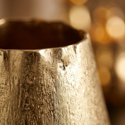 Vaso artigianale Brighty Bomb in alluminio dorato martellato H31