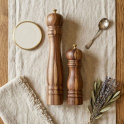 Macinapepe e Sale in Legno di Noce e Ottone | Lemoire Home