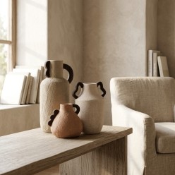 Tris Vasi Jorg in Gres con Manici Scultorei | Lemoire Home