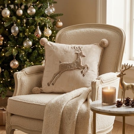 Cuscino Renna in Velluto Beige con Dettagli Ricamati e Pompon