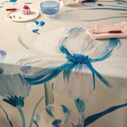 Tovaglia Antimacchia Alhambra con fiori blu| Lemoire Home