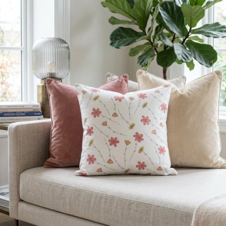 Baby Era – Cuscino decorativo per cameretta, sfoderabile con fantasia floreale romantica, ispirato alla dea della maternità