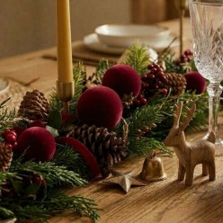 Festone Natalizio Artigianale in Pino, Bacche e Velluto | Lemoire Home