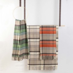 Sciarpa in caldo cotone con Motivo Tartan collezione Tyche