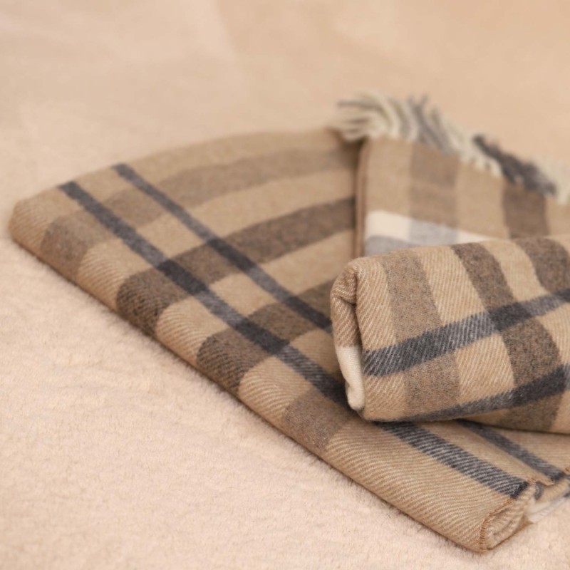 Plaid in lana e cotone collezione Eurus Made in Italy cammello lemoirehome dettaglio