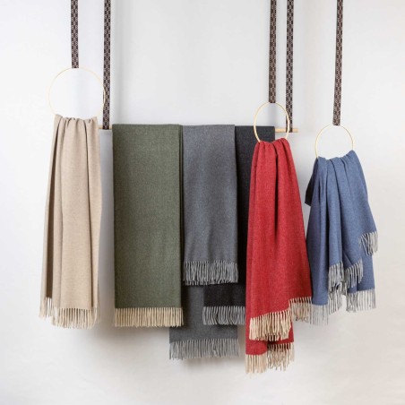 Aracne - Plaid in puro cashmere: leggerezza e pregio intrecciati a mano