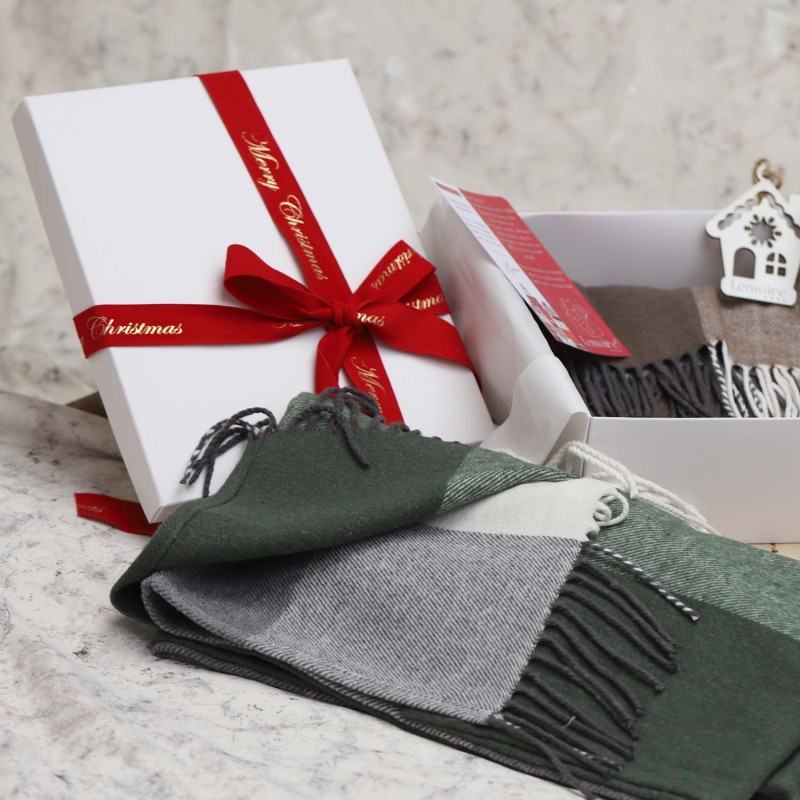 Confezione regalo pensata per Natale Collezione Adrestia - Sciarpona in caldo cotone a quadri