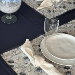 Collezione Zefiro Tovaglia a fiori con fondo blu www.lemoirehome.it