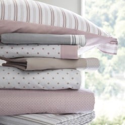 Biancheria da letto a righe Linea Olimpia per un tocco di contemporaneità alla tua stanza