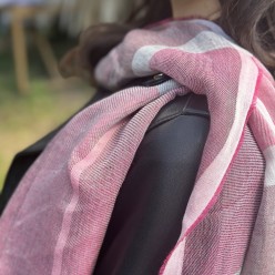 Collezione Egea – Foulard primaverili a quadri, raffinati e versatili