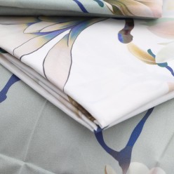 Completo letto matrimoniale dal design floreale bianco con sfumature beige linea Meliadi