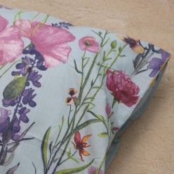 Completo letto matrimoniale linea Egea - giardino fiorito nei toni del blu, lilla e giallo